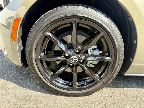 Used 2023 MAZDA MX-5 Miata Club RWD image 9