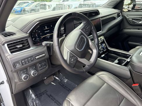Used 2024 GMC Yukon XL Denali w/ Advanced Technology Package AWD/4WD image 16