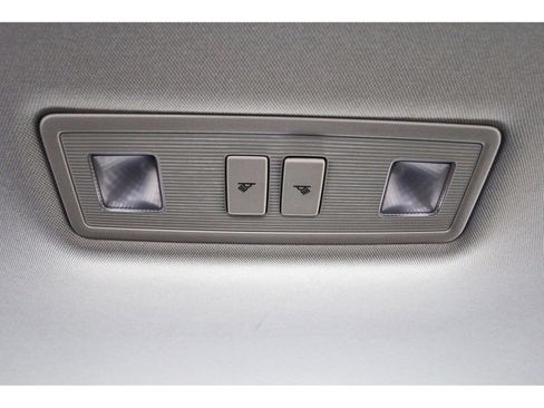 Used 2022 Volkswagen Taos SE image 16