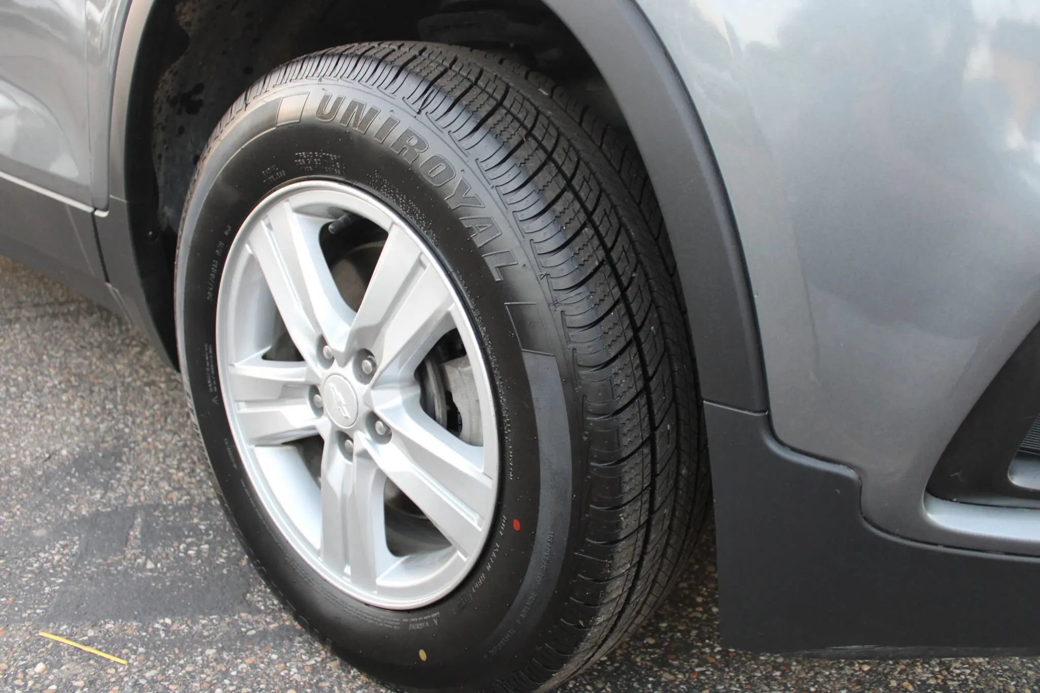 Used 2020 Chevrolet Trax LS w/ Tint and Cruise Package AWD/4WD image 28