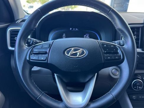 Used 2024 Hyundai Venue SEL FWD image 25
