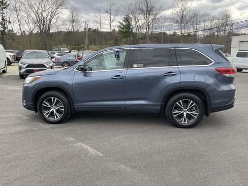 Used 2017 Toyota Highlander Plus AWD/4WD image 2