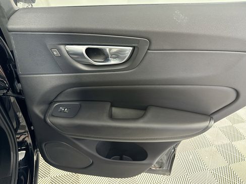 Used 2025 Volvo XC60 B5 Plus image 27