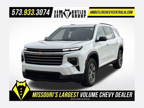 Used 2025 Chevrolet Traverse LT image 1