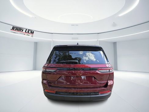 New 2025 Jeep Grand Cherokee Limited w/ Black Appearance Package image 4