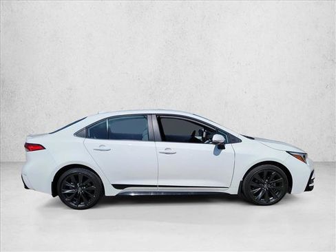 Used 2026 Toyota Corolla SE FWD image 4