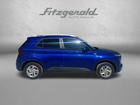 Used 2020 Hyundai Venue SEL w/ Convenience Package FWD image 3
