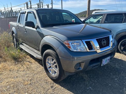 Used 2016 Nissan Frontier SV AWD/4WD image 2