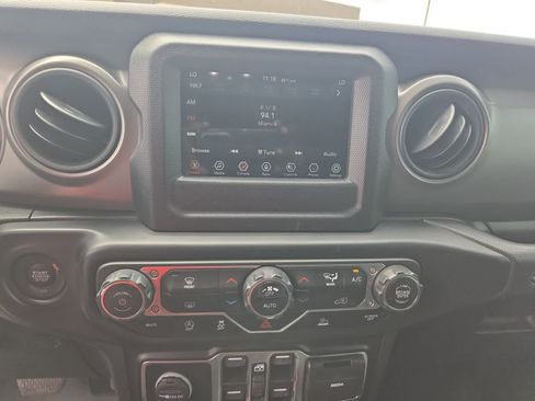 Used 2022 Jeep Gladiator Sport AWD/4WD image 16
