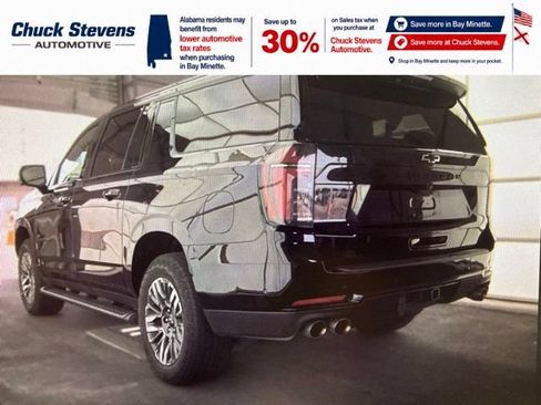Used 2025 Chevrolet Suburban Z71 AWD/4WD image 4