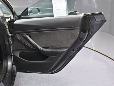 Used 2018 Tesla Model 3 Long Range image 41