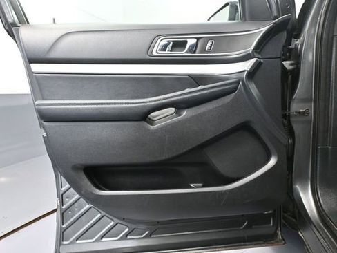Used 2017 Ford Explorer XLT AWD/4WD image 16