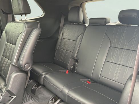 Used 2025 Buick Enclave Avenir w/ LPO, All-Weather Package AWD/4WD image 27