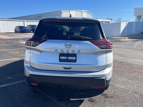 Used 2024 Nissan Rogue S image 5