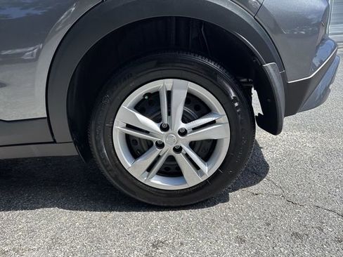 New 2025 Nissan Kicks Play S image 31