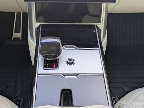 Used 2025 Land Rover Range Rover Long Wheelbase Autobiography image 20
