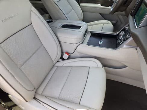 Used 2023 GMC Yukon Denali w/ Denali Reserve Package RWD image 13