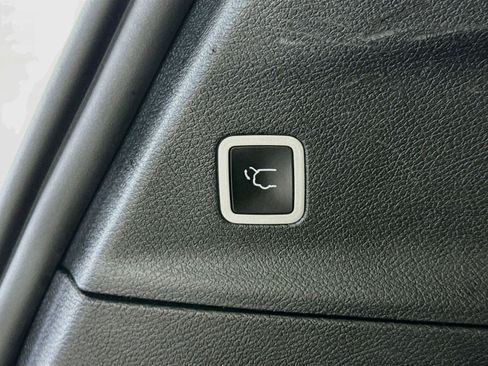 Used 2025 Chrysler Pacifica Select FWD image 14
