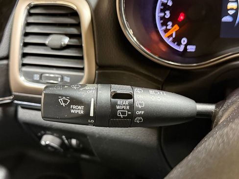 Used 2015 Jeep Grand Cherokee Limited image 19