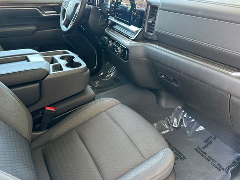 Used 2023 Chevrolet Silverado 1500 LT AWD/4WD image 15