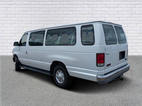 Used 2001 Ford E-350 and Econoline 350 Club Wagon RWD image 3