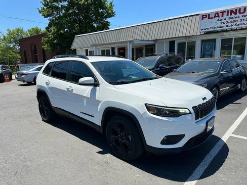 Used 2020 Jeep Cherokee Latitude Plus FWD image 3