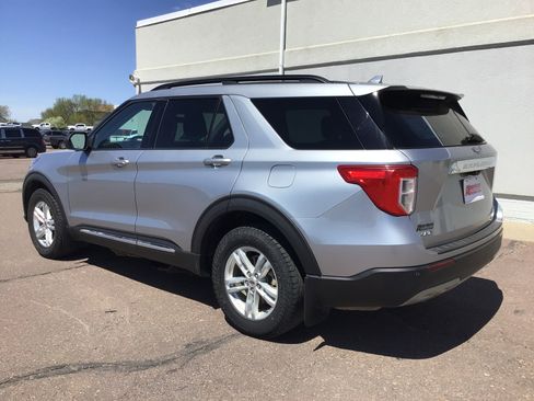 Used 2020 Ford Explorer XLT w/ Equipment Group 202A AWD/4WD image 7