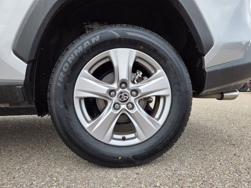 Used 2025 Toyota RAV4 XLE image 9