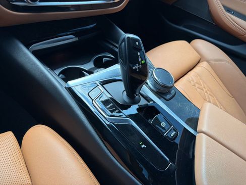 Used 2023 BMW 540i w/ Premium Package RWD image 16