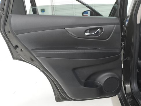 Used 2016 Nissan Rogue S w/ Appearance Package FWD image 29