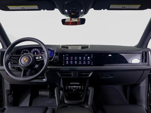 Used 2025 Porsche Cayenne image 9