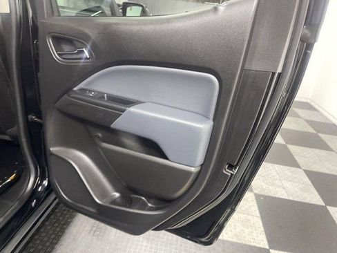 Used 2018 Chevrolet Colorado Z71 w/ Z71 Midnight Edition AWD/4WD image 13