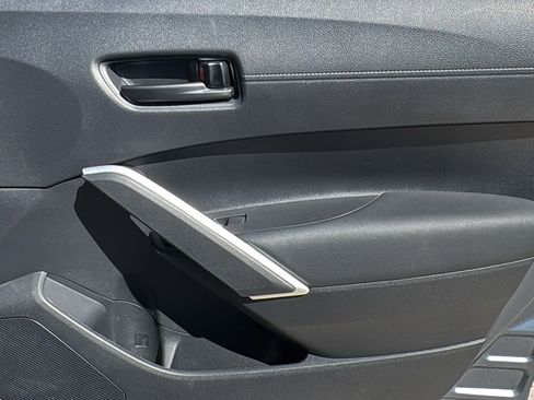 Used 2024 Toyota Corolla Cross SE image 28