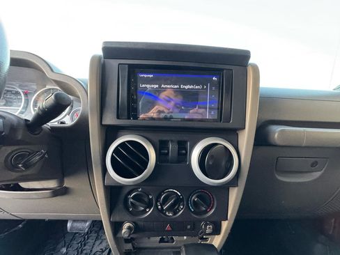 Used 2008 Jeep Wrangler Sahara w/ Dual Top Group AWD/4WD image 15