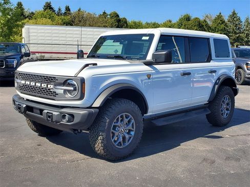New 2025 Ford Bronco Badlands image 3