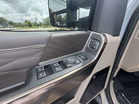 Used 2026 Ford F250 Platinum w/ Platinum Plus Package AWD/4WD image 13