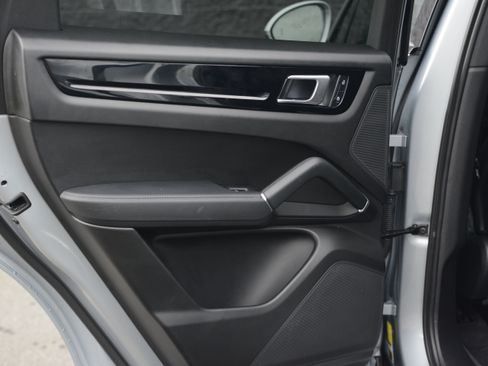 Certified 2023 Porsche Cayenne AWD/4WD image 30
