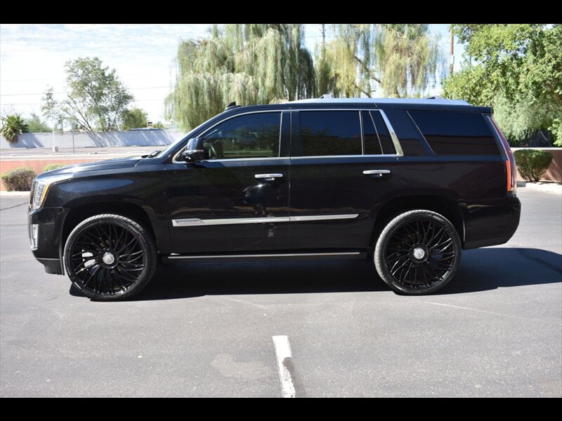 Used 2017 Cadillac Escalade Platinum AWD/4WD image 4