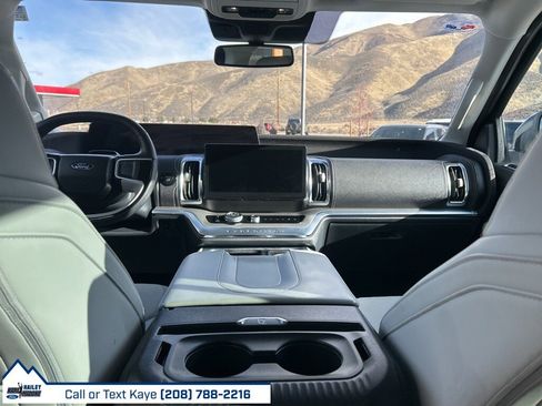 Used 2025 Ford Expedition Max Platinum w/ Driver's Package image 21