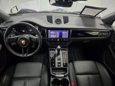 Certified 2025 Porsche Macan Turbo image 18