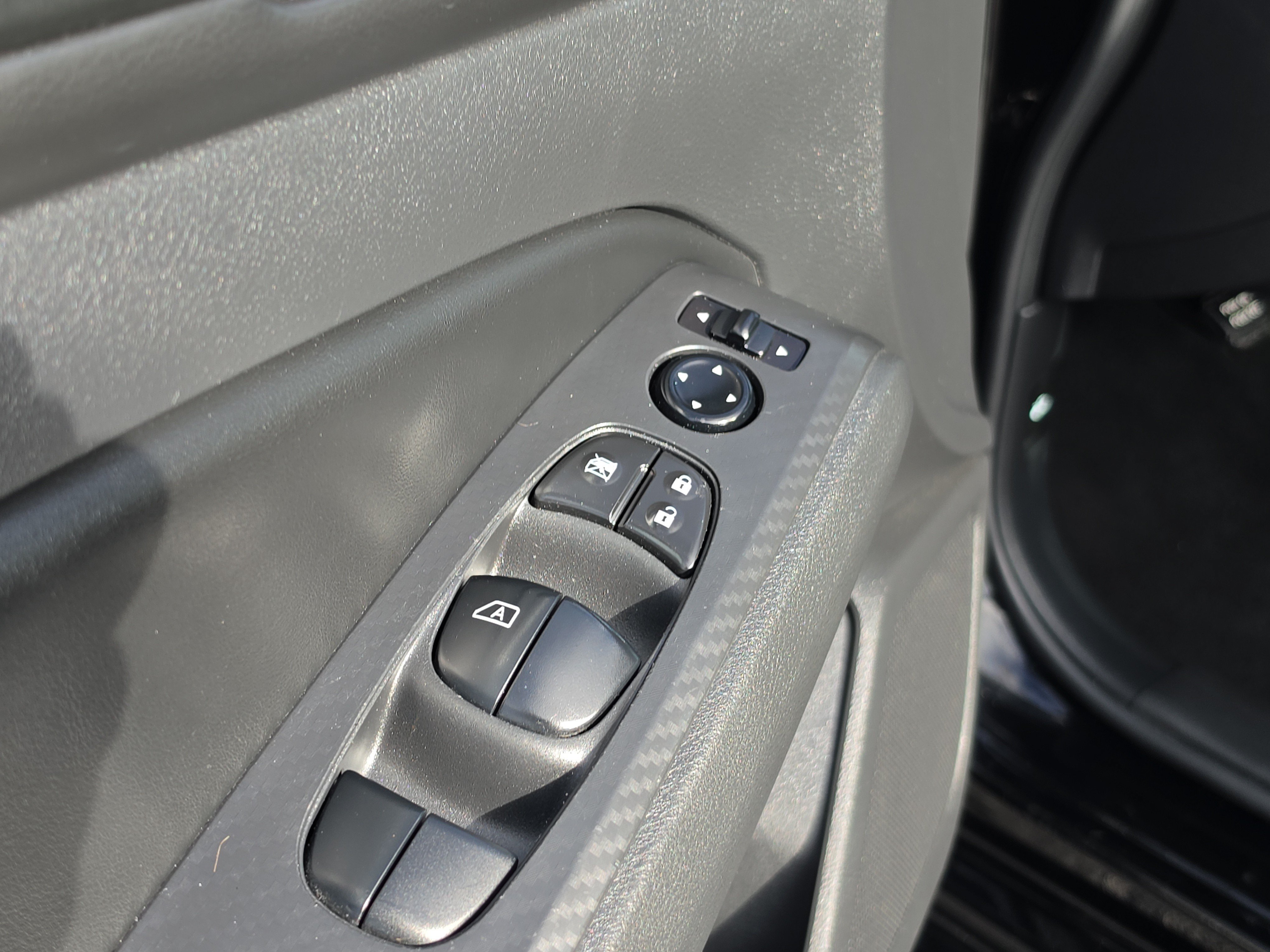 Used 2025 Nissan Altima 2.5 SV FWD image 17