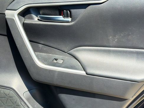 Used 2022 Toyota RAV4 XLE w/ Convenience Package image 33