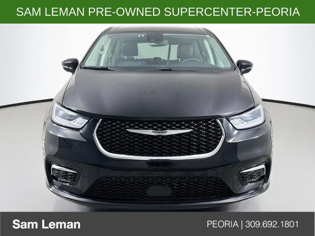 Used 2024 Chrysler Pacifica Touring-L FWD image 2