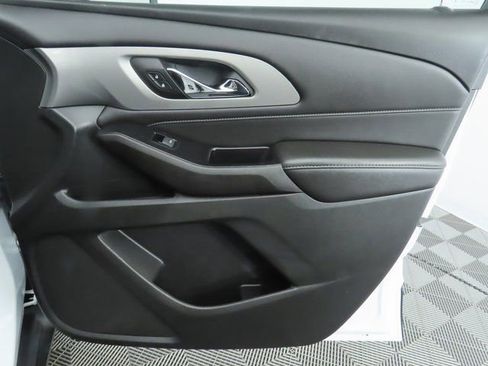 Used 2023 Chevrolet Traverse LT image 26
