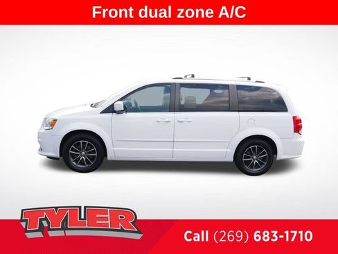 Used 2017 Dodge Grand Caravan SXT FWD image 4