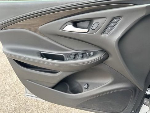 Used 2019 Buick Envision Essence AWD/4WD image 36