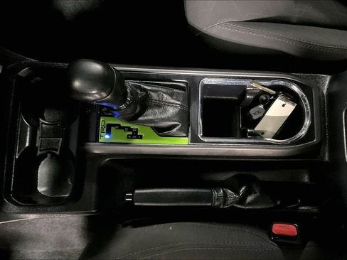 Used 2019 Toyota Tacoma TRD Off-Road image 17