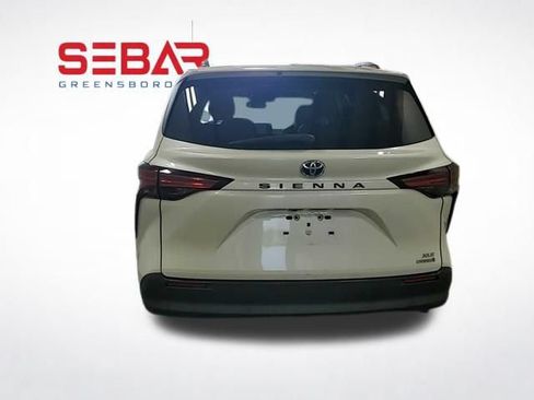 Used 2021 Toyota Sienna XLE FWD image 12