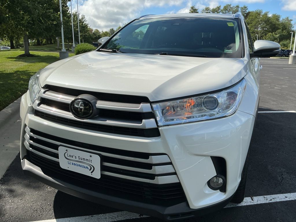 Used 2019 Toyota Highlander XLE AWD/4WD image 4