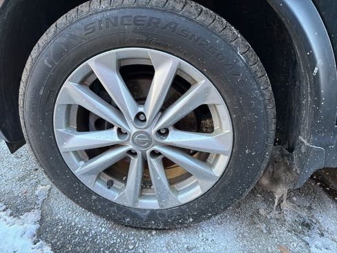 Used 2018 Nissan Rogue Sport SV image 9